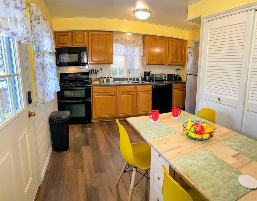 Apartamento *King Bed/3Bds House Near Naval Base & 6Flags* Waukegan Exterior foto